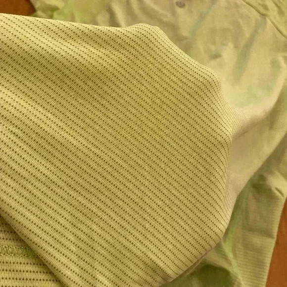 Lululemon Womens Short Sleeve Activewear Top Light Lime Green size 4 - Picture 9 of 9